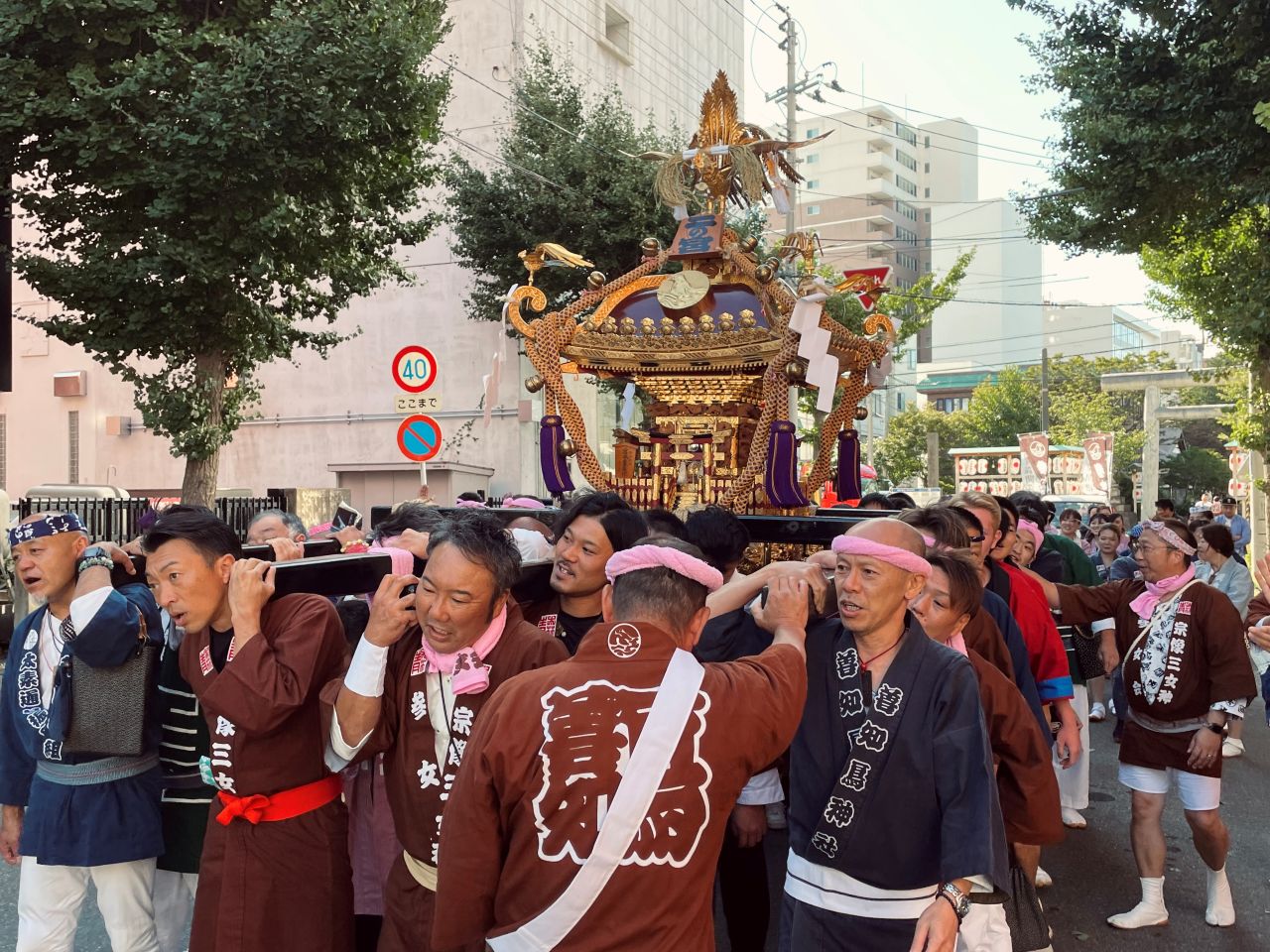 善知鳥神社例大祭神輿渡御の様子2